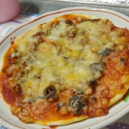 子供が急に「ピザがいい」と言うので、簡単なレシピを探していたらヒットしたので作ってみました。具は残り物で。。簡単だし美味しく出来ました！